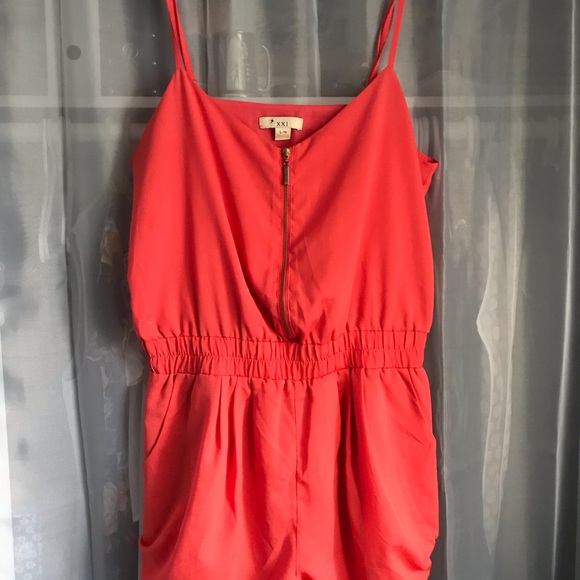 Coral romper - Picture 3 of 3